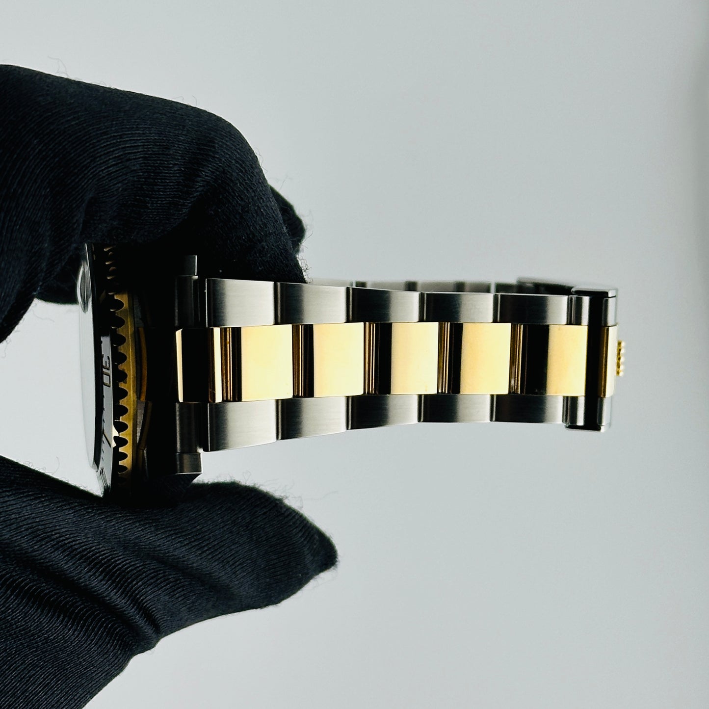 Rolex - Sea-Dweller Black Dial on Oyster Ref 126603